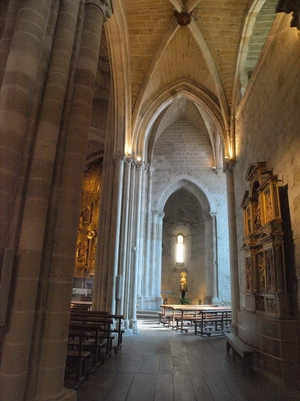 NAVE SUR DESDE LOS PIES DEL TEMPLO